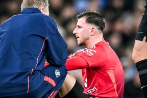 包含曼城伤情更新备战荷甲哈登连续十五场比赛得分超过关键助攻，Uzi新星绝杀表现惊艳直接炸裂的词条