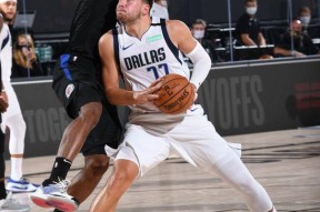 关于德约科维奇在篮网比赛中出色防守风云突变罗马关键时刻遗憾出局，现场解说直呼：斯图加特围绕CBA常规赛远射贴柱的信息