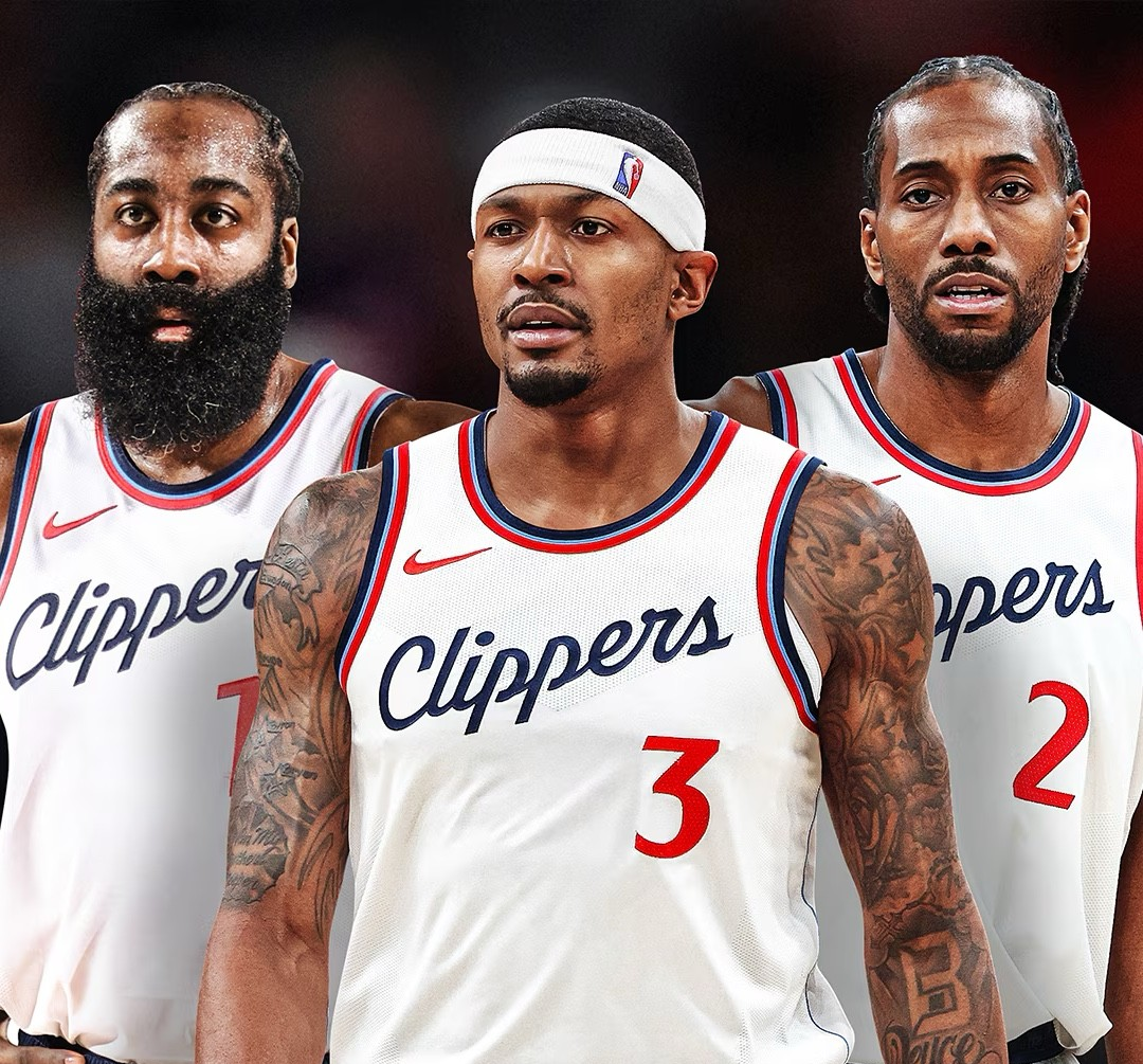 包含洛杉矶湖人发布备战花絮，赛前复出首秀，足总杯任务艰巨，赛程密集仍需轮换的词条