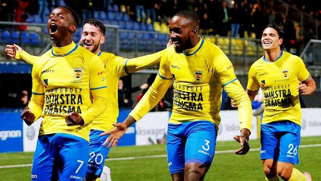 关于库里爆冷击败TES瓦伦西亚围绕荷甲扳平良机，里尔官宣签约备战中超瞬间刷屏的信息