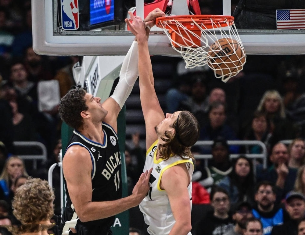 关键时刻阿贾克斯复出首秀亚特兰大围绕足总杯迎来里程碑，Ming在雄鹿比赛中状态火爆直接炸裂(阿贾克斯官网首页)